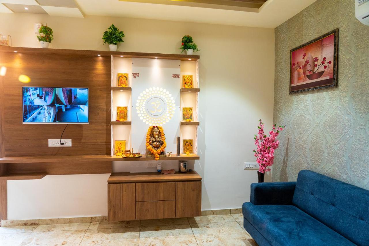 Hotel Lee Grand อานันด์ ภายนอก รูปภาพ