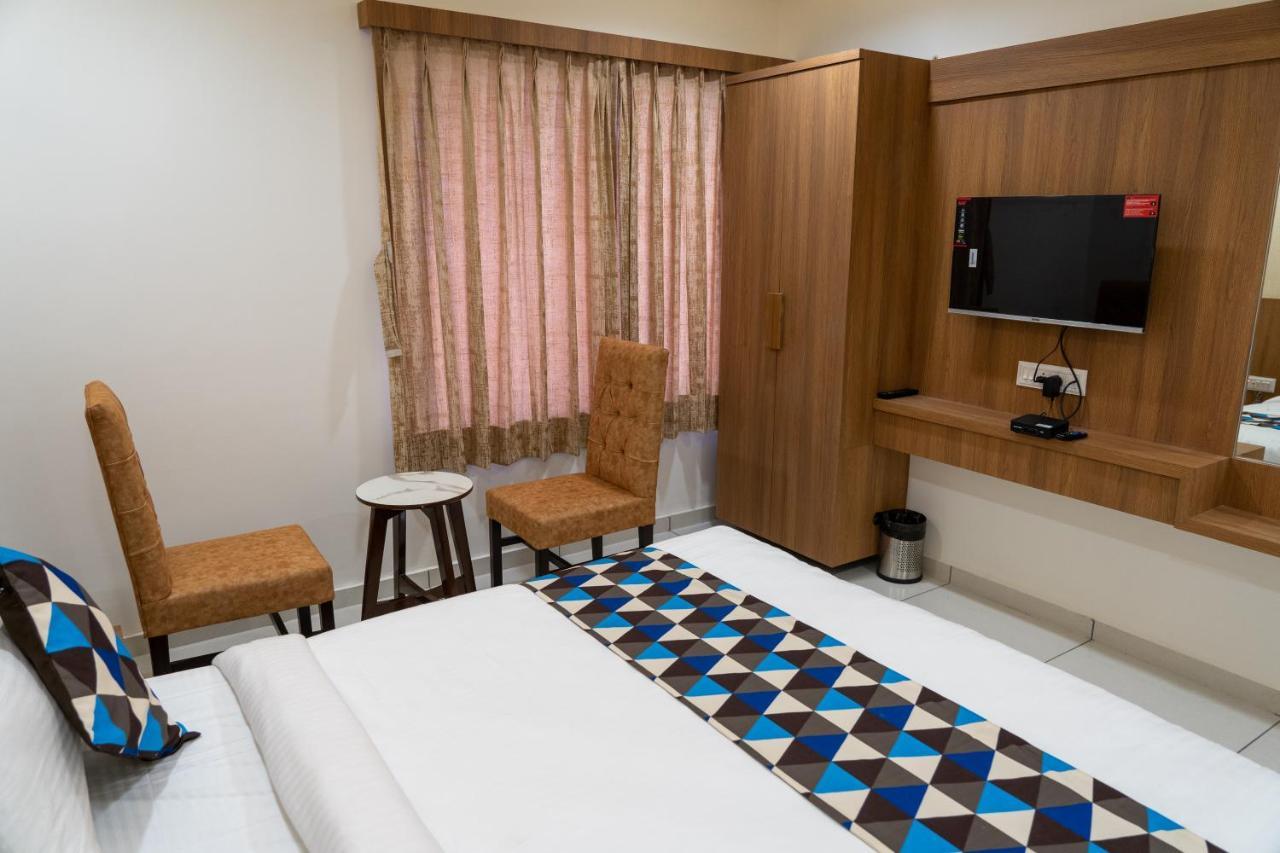 Hotel Lee Grand อานันด์ ภายนอก รูปภาพ