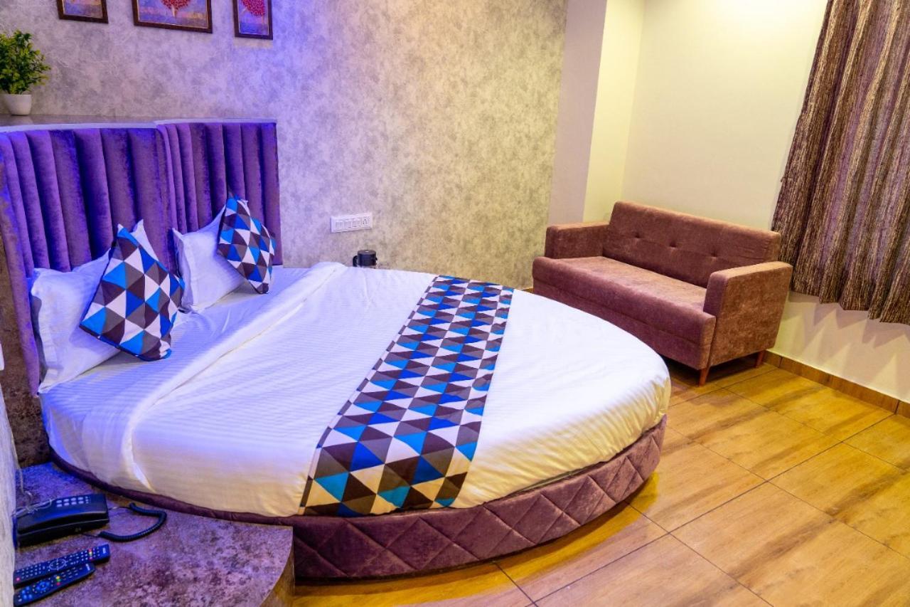 Hotel Lee Grand อานันด์ ภายนอก รูปภาพ
