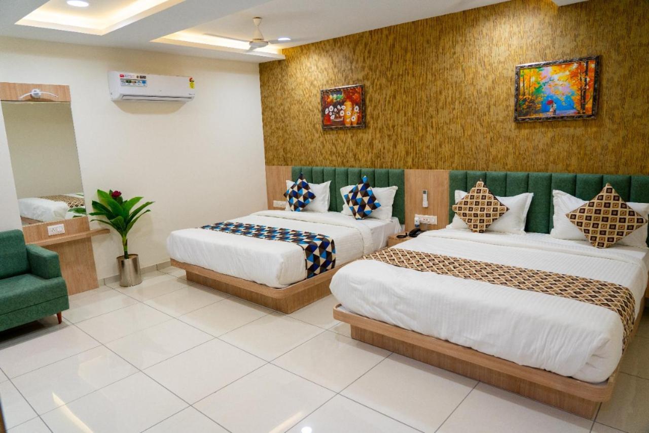 Hotel Lee Grand อานันด์ ภายนอก รูปภาพ