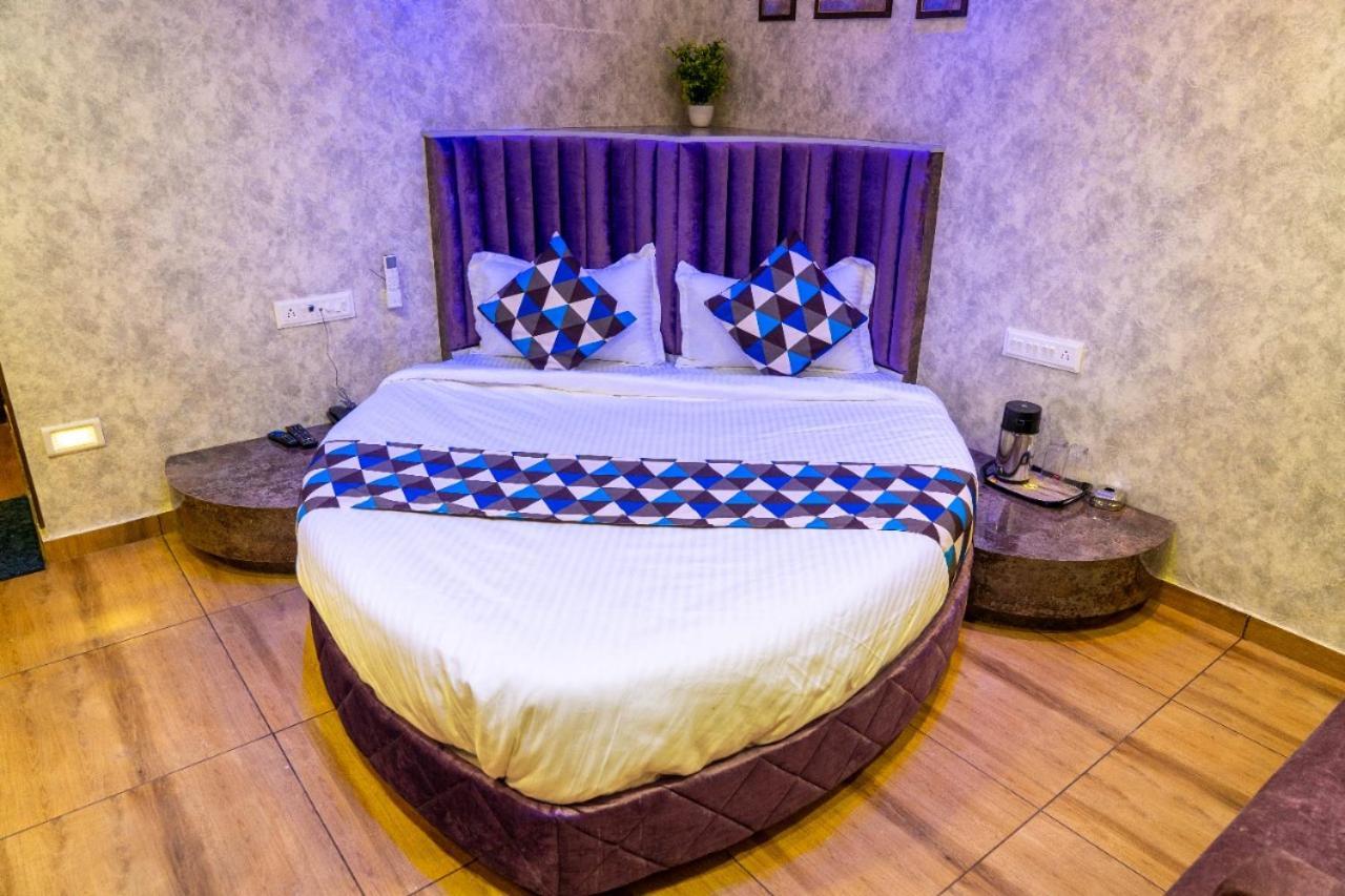 Hotel Lee Grand อานันด์ ภายนอก รูปภาพ